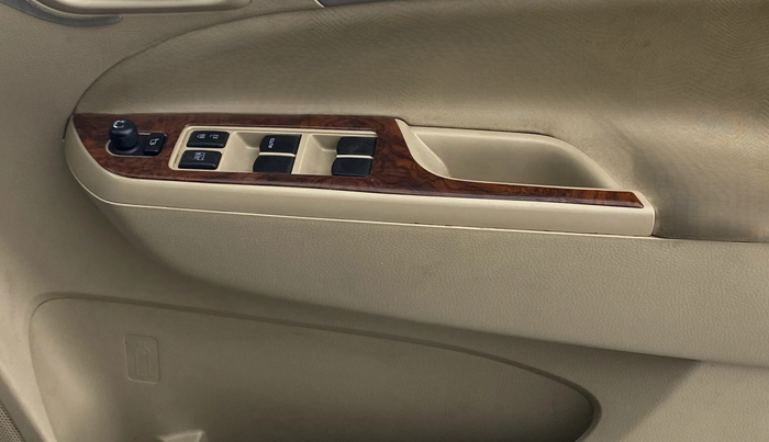 2016 Maruti Ertiga ZXI+, Petrol, Manual, 24,978 km, Driver Side Door Panels Control