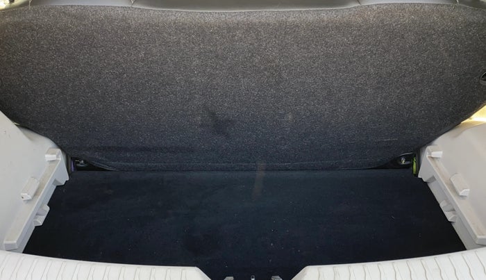 2023 Mahindra XUV300 W6 1.2 PETROL AMT, Petrol, Automatic, 43,246 km, Boot Inside