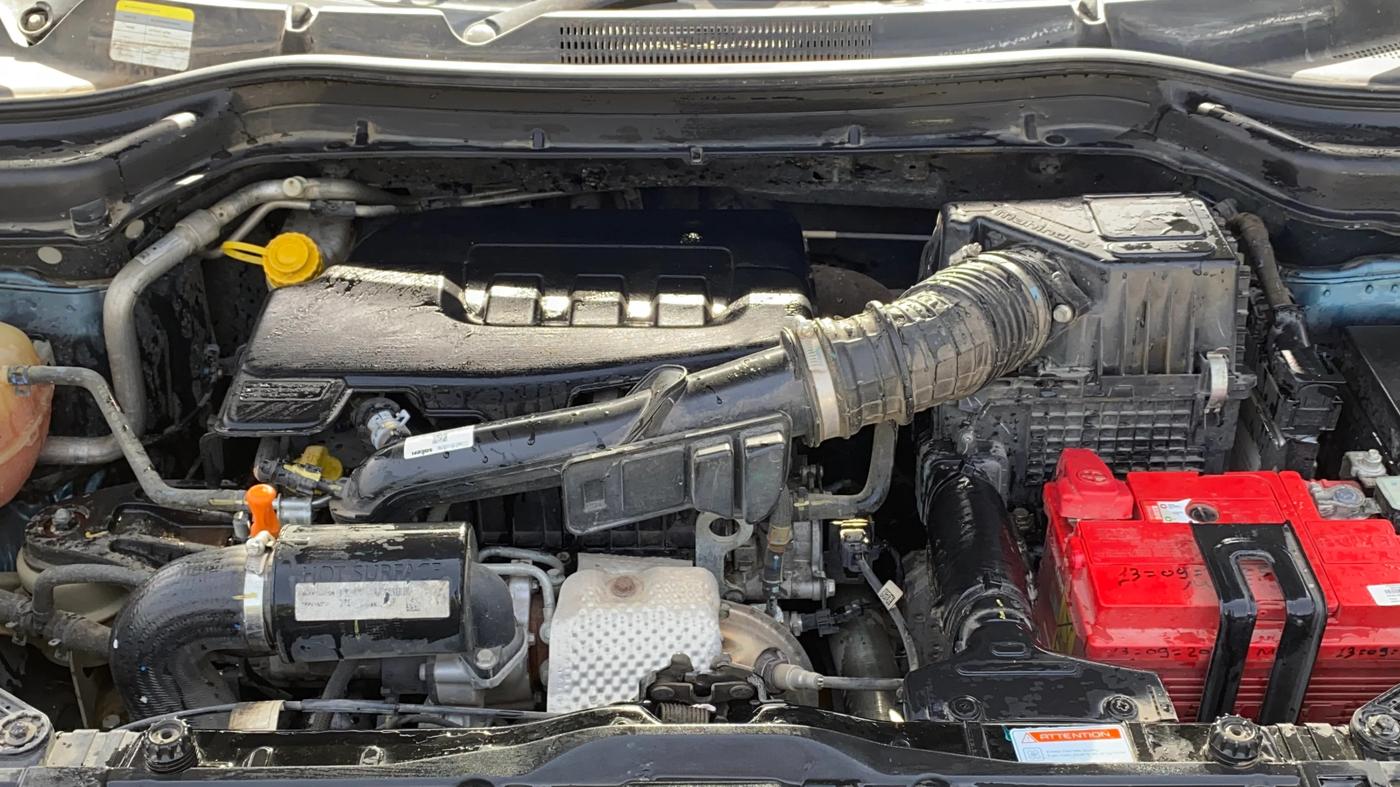 2023 Mahindra XUV300 W6 1.2 PETROL AMT, Petrol, Automatic, 43,246 km, Engine View