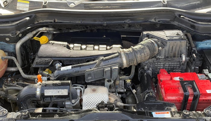 2023 Mahindra XUV300 W6 1.2 PETROL AMT, Petrol, Automatic, 43,246 km, Engine View