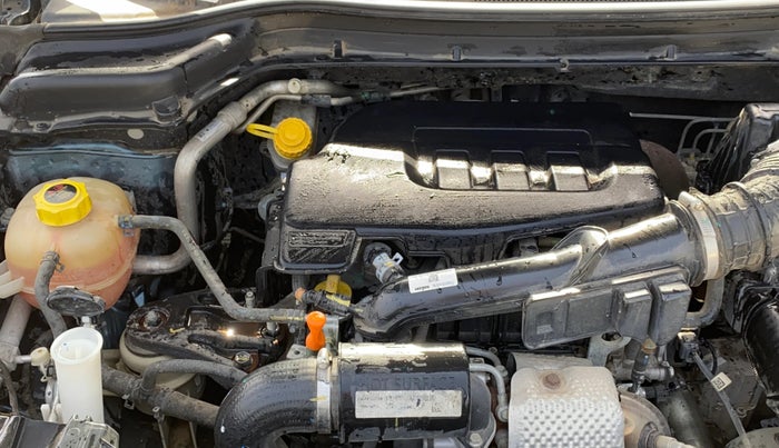 2023 Mahindra XUV300 W6 1.2 PETROL AMT, Petrol, Automatic, 43,246 km, Engine View - Right