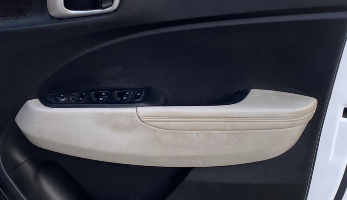 2024 Hyundai VENUE SX (O) 1.0 TURBO DCT, Petrol, Automatic, 80,263 km, Driver Side Door Panels Control