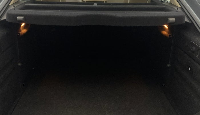 2016 Skoda Superb L&K 1.8 TSI AT, Petrol, Automatic, 1,05,887 km, Boot Inside