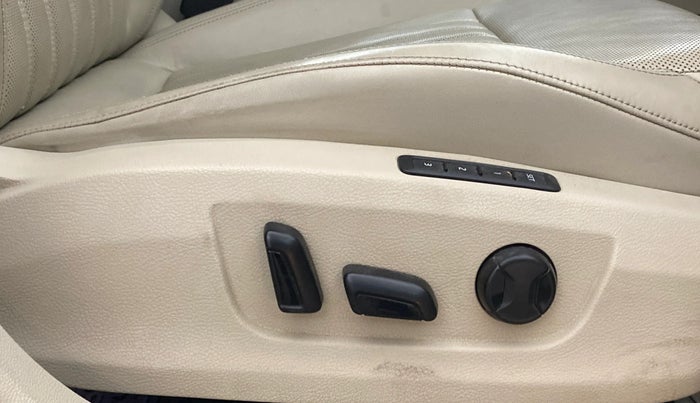 2016 Skoda Superb L&K 1.8 TSI AT, Petrol, Automatic, 1,05,887 km, Driver Side Adjustment Panel
