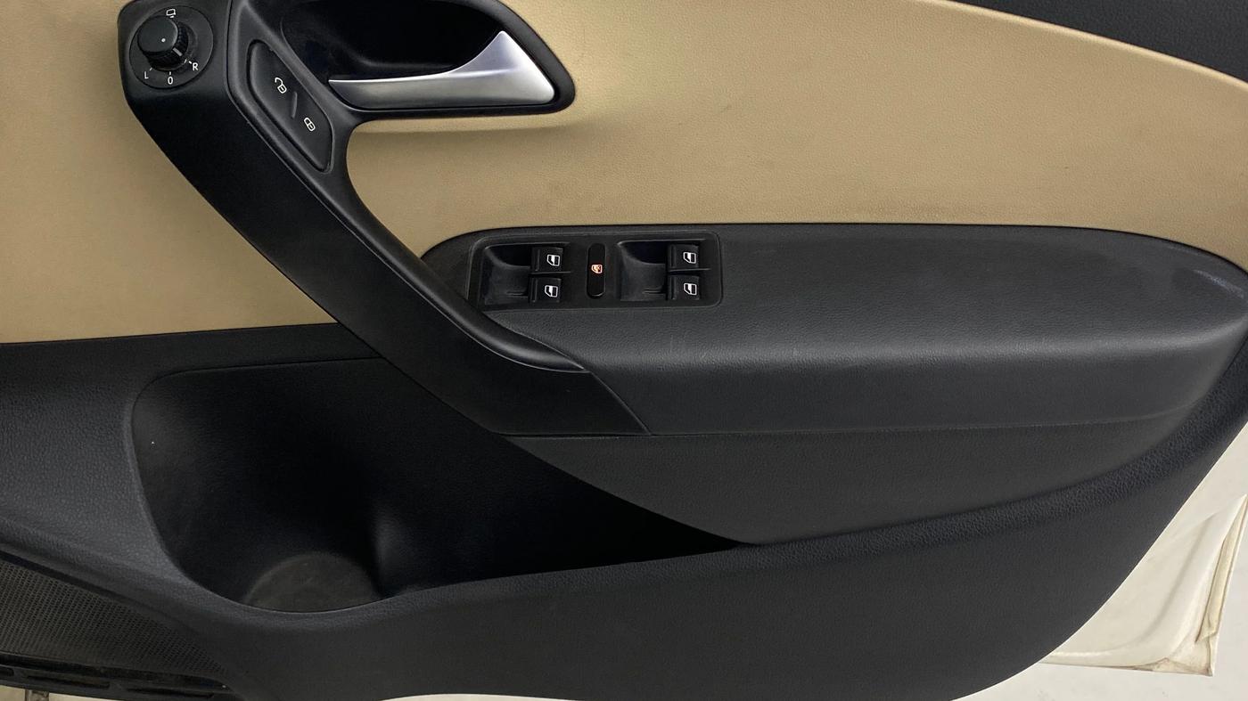 2016 Volkswagen Ameo HIGHLINE1.5L, Diesel, Manual, 80,973 km, Driver Side Door Panels Control