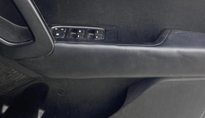 2019 Hyundai Creta SX AT 1.6 PETROL, Petrol, Automatic, 26,027 km, Driver Side Door Panels Control