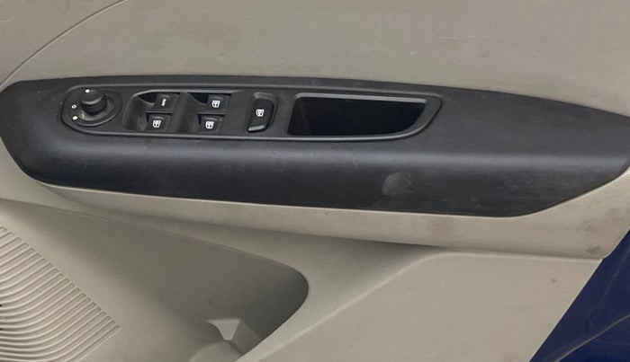 2021 Renault TRIBER RXZ DUAL TONE, Petrol, Manual, 25,482 km, Driver Side Door Panels Control