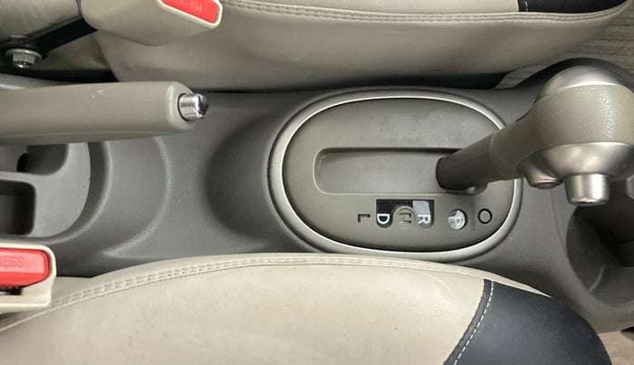 2014 Nissan Micra XV CVT, Petrol, Automatic, 67,138 km, Gear Lever