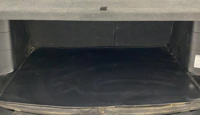 2016 Maruti S Cross ALPHA 1.6, Diesel, Manual, 1,02,946 km, Boot Inside