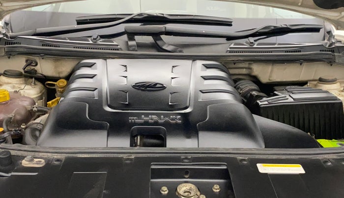 2018 Mahindra XUV500 W6, Diesel, Manual, 69,710 km, Engine View