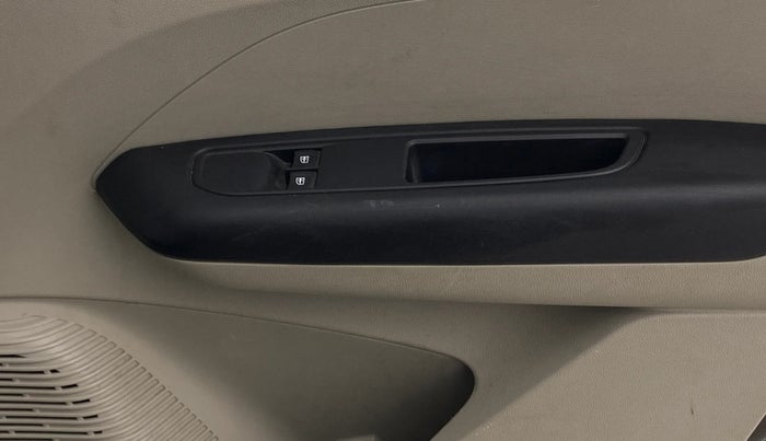 2022 Renault TRIBER RXL MT, Petrol, Manual, 27,492 km, Driver Side Door Panels Control