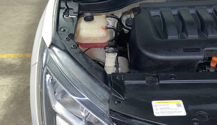 2023 Mahindra XUV700 MX P MT 5 STR, Petrol, Manual, 55,482 km, Engine View - Right