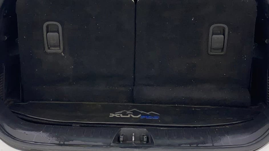 2021 Mahindra XUV700 AX 7 LUXURY D AT 7 STR, Diesel, Automatic, 99,868 km, Boot Inside