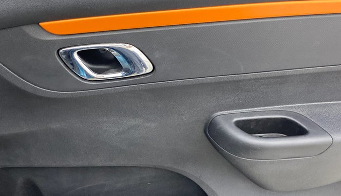 2021 Renault Kwid CLIMBER 1.0 AMT (O), Petrol, Automatic, 33,103 km, Driver Side Door Panels Control