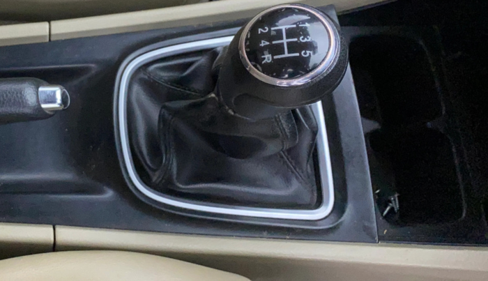 2016 Maruti Ciaz ZXI+, CNG, Manual, 59,334 km, Gear Lever