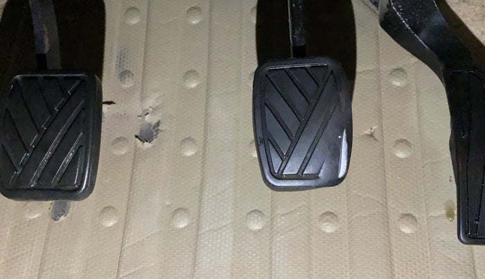 2016 Maruti Ciaz ZXI+, CNG, Manual, 59,334 km, Pedals