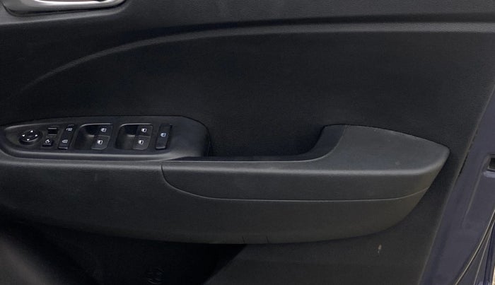 2022 Hyundai VENUE SX 1.0 TURBO IMT, Petrol, Manual, 36,243 km, Driver Side Door Panels Control