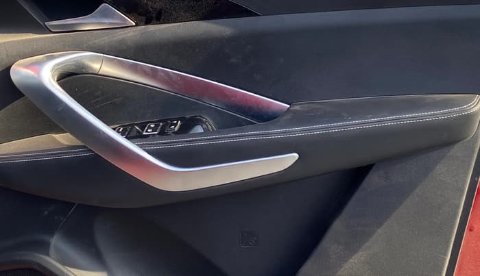 2020 MG HECTOR SHARP 1.5 DCT PETROL, Petrol, Automatic, 37,130 km, Driver Side Door Panels Control