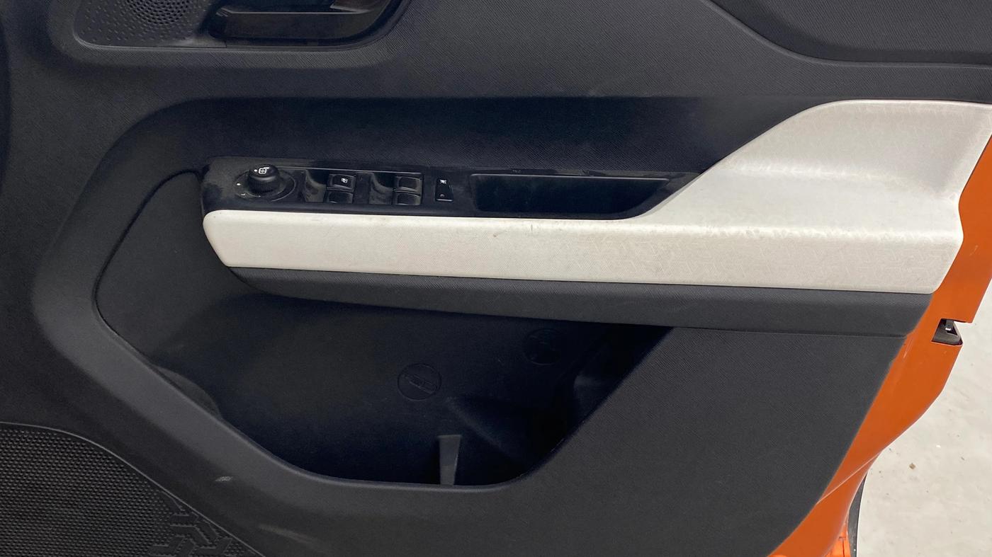 2022 Tata PUNCH ACCOMPLISHED MT, Petrol, Manual, 66,097 km, Driver Side Door Panels Control