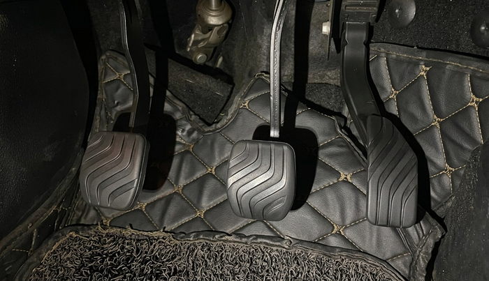 2022 Nissan MAGNITE XV MT, Petrol, Manual, 31,159 km, Pedals