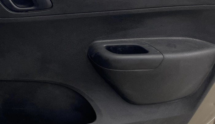 2017 Renault Kwid RXT 1.0 AMT, Petrol, Automatic, 1,01,121 km, Driver Side Door Panels Control