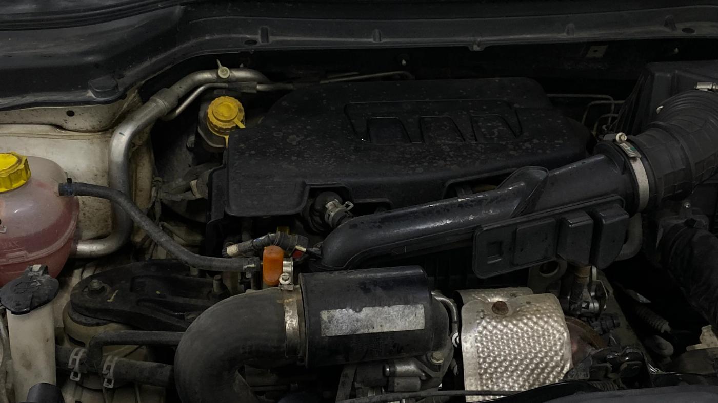 2022 Mahindra XUV300 W8 (O) 1.2 PETROL, Petrol, Manual, 73,394 km, Engine View - Right