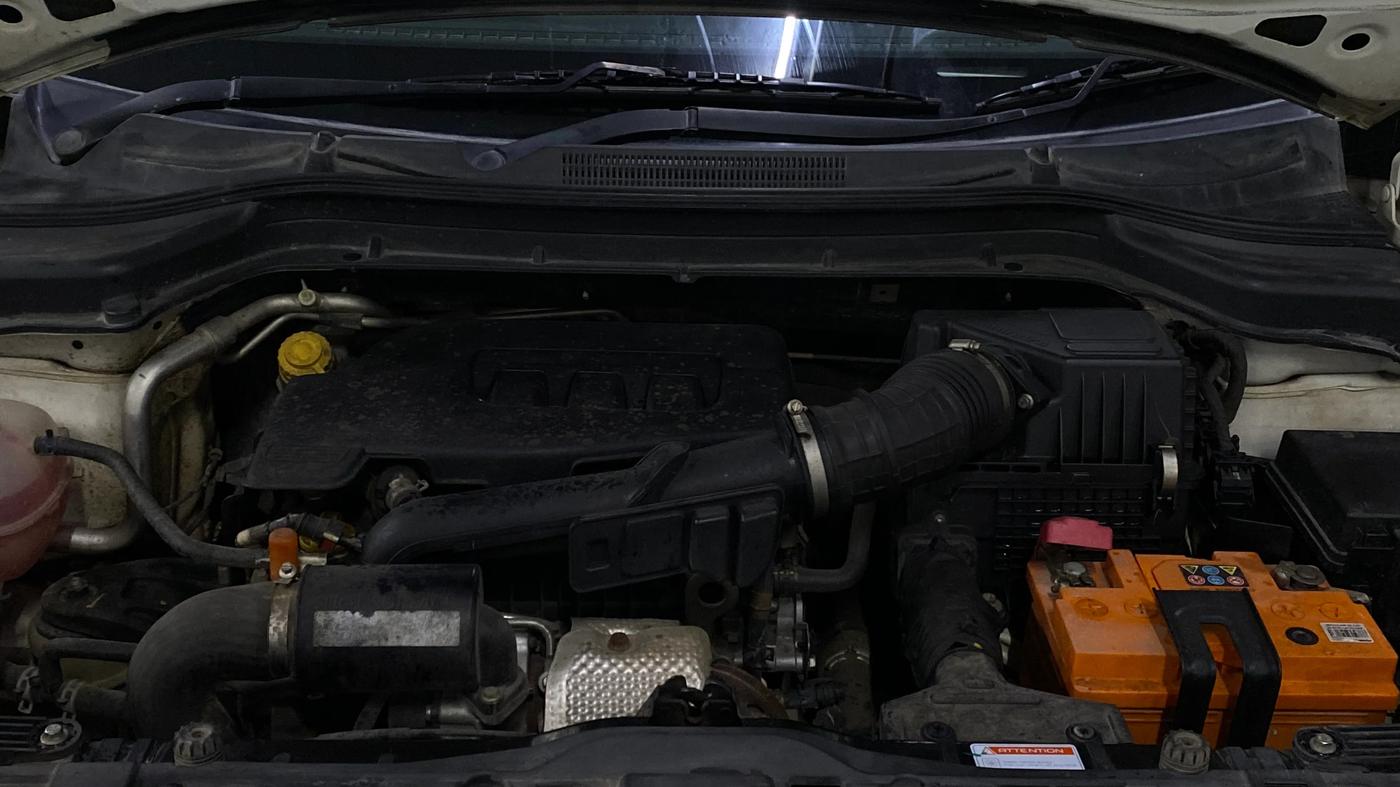 2022 Mahindra XUV300 W8 (O) 1.2 PETROL, Petrol, Manual, 73,394 km, Engine View