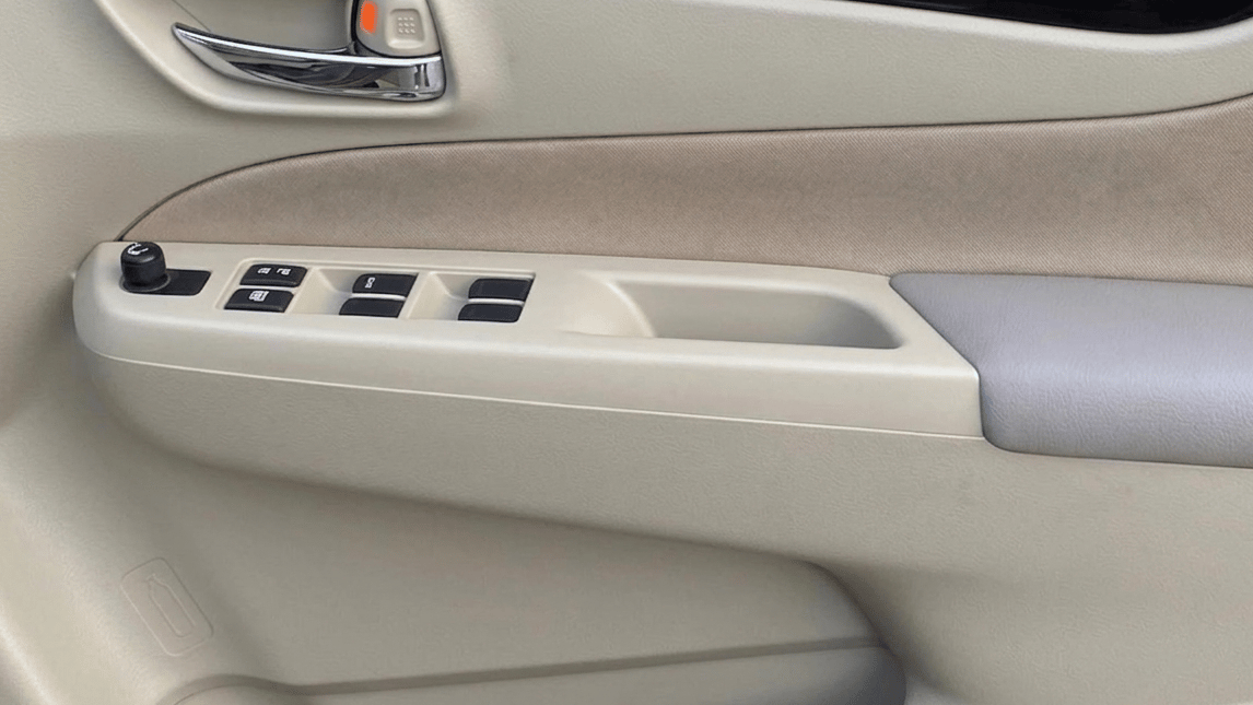 2016 Maruti Ciaz VXI+, Petrol, Manual, 1,06,270 km, Driver Side Door Panels Control