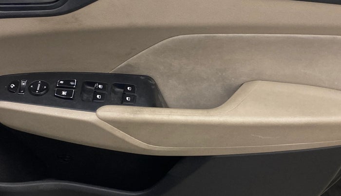 2018 Hyundai Verna 1.6 CRDI SX + AT, Diesel, Automatic, 1,24,498 km, Driver Side Door Panels Control