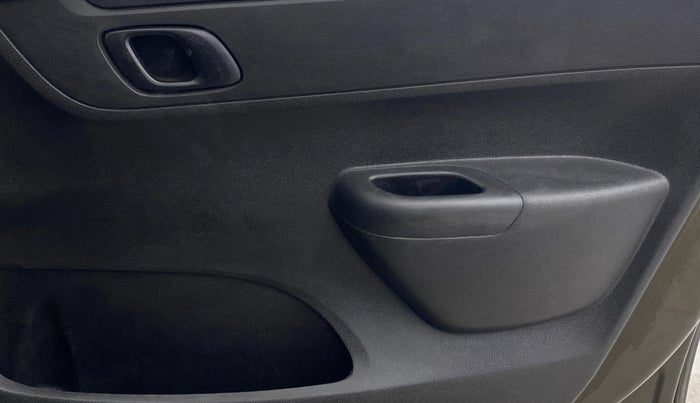 2017 Renault Kwid RXT 1.0, Petrol, Manual, 65,079 km, Driver Side Door Panels Control