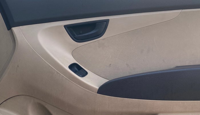 2014 Hyundai Eon ERA +, Petrol, Manual, 1,10,558 km, Driver Side Door Panels Control