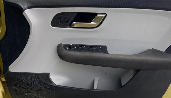 2020 Tata ALTROZ XZ PETROL, Petrol, Manual, 25,134 km, Driver Side Door Panels Control