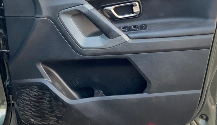 2021 Tata Harrier XZA PLUS 2.0L, Diesel, Automatic, 1,11,291 km, Driver Side Door Panels Control