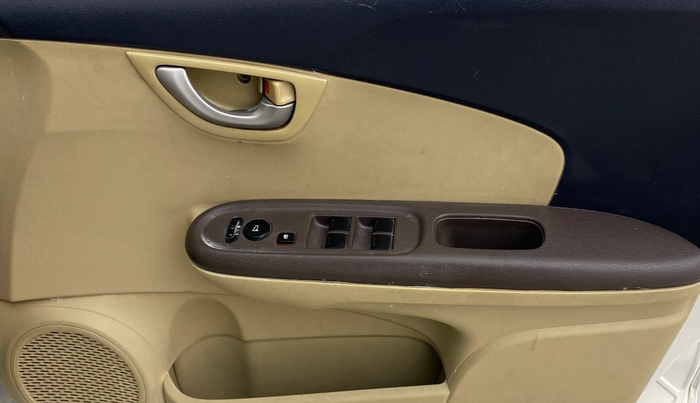 2014 Honda Brio V MT, Petrol, Manual, 85,790 km, Driver Side Door Panels Control