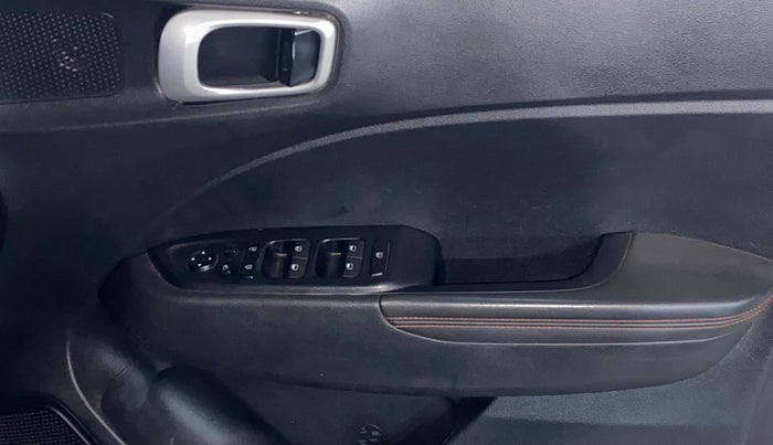 2021 Hyundai VENUE SX PLUS 1.0 TURBO DCT DUAL TONE, Petrol, Automatic, 38,462 km, Driver Side Door Panels Control