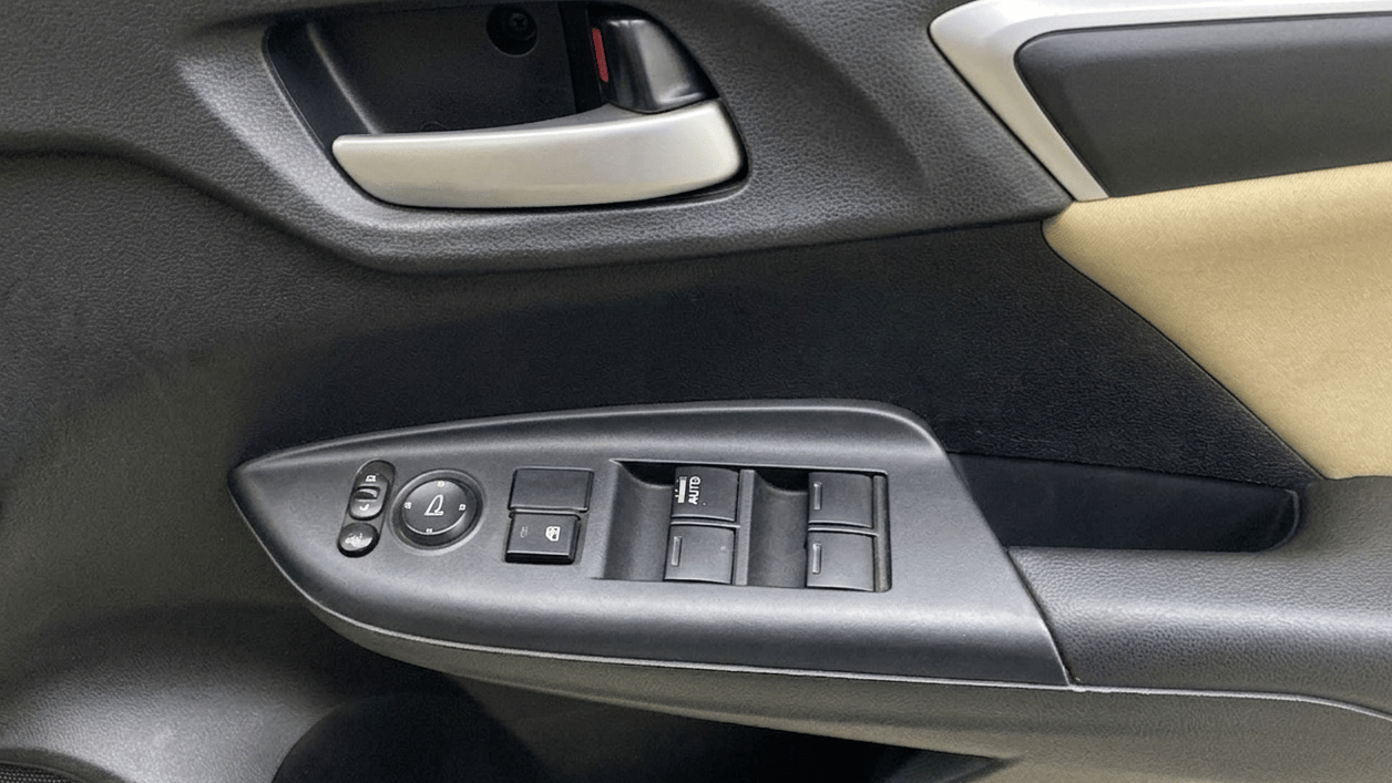 2015 Honda Jazz 1.2L I-VTEC V AT, Petrol, Automatic, 55,855 km, Driver Side Door Panels Control