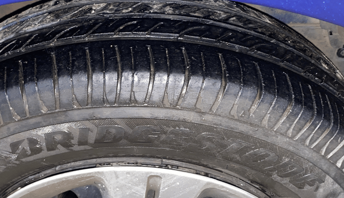 2013 Maruti Swift VXI, Petrol, Manual, 43,577 km, Right Front Tyre Tread