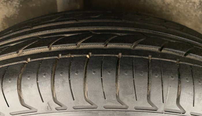 2011 Maruti Ritz VXI, Petrol, Manual, 84,623 km, Right Rear Tyre Tread