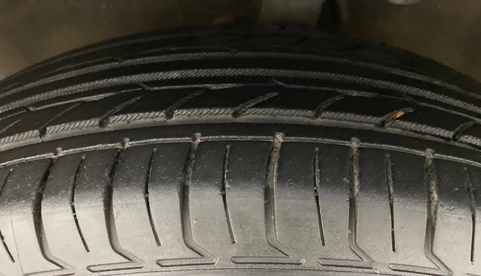 2011 Maruti Ritz VXI, Petrol, Manual, 84,623 km, Left Front Tyre Tread