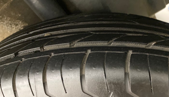 2011 Maruti Ritz VXI, Petrol, Manual, 84,623 km, Left Rear Tyre Tread