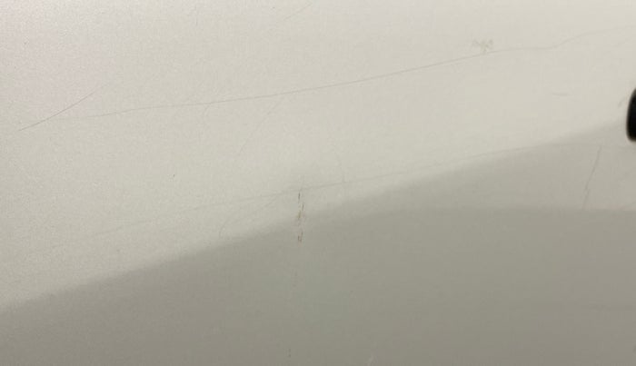 2011 Maruti Ritz VXI, Petrol, Manual, 84,623 km, Front passenger door - Slightly dented
