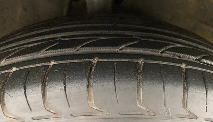 2011 Maruti Ritz VXI, Petrol, Manual, 84,623 km, Right Front Tyre Tread