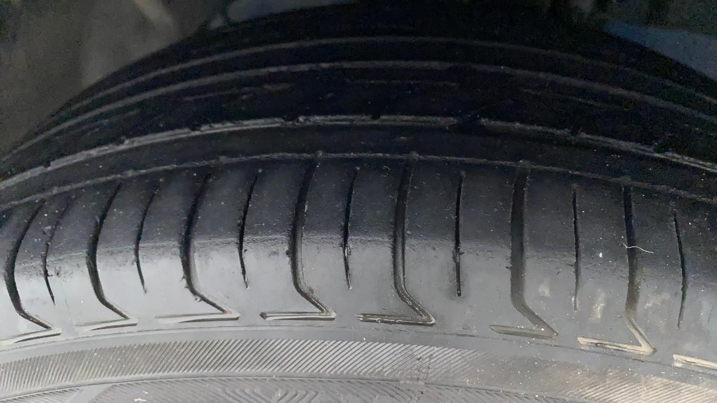 2015 Ford Ecosport TITANIUM 1.5L DIESEL (OPT), Diesel, Manual, 1,06,360 km, Left Front Tyre Tread