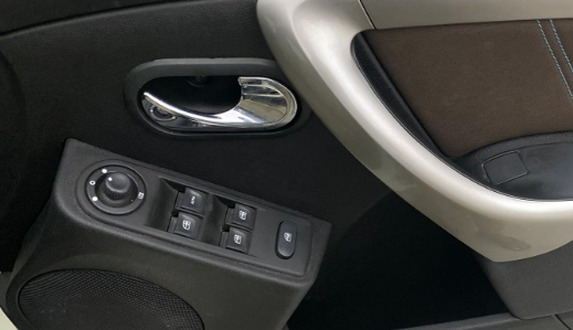 2020 Renault Duster RXZ 1.5 PETROL MT, Petrol, Manual, 24,555 km, Driver Side Door Panels Control