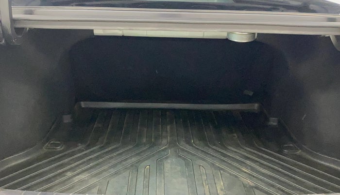 2024 Hyundai Verna SX (O) 1.5 TURBO PETROL DCT, Petrol, Automatic, 15,541 km, Boot Inside