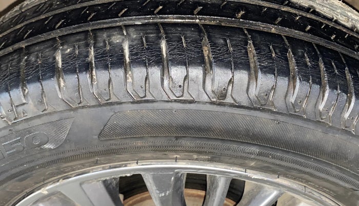 2021 Maruti Ertiga ZXI AT SHVS, Petrol, Automatic, 61,942 km, Left Front Tyre Tread