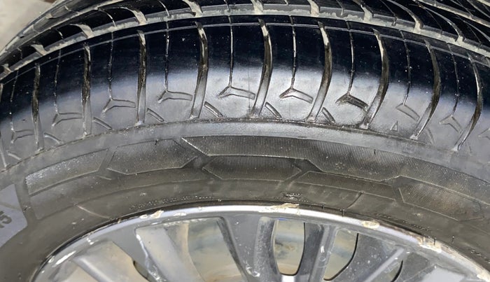 2021 Maruti Ertiga ZXI AT SHVS, Petrol, Automatic, 61,942 km, Right Rear Tyre Tread