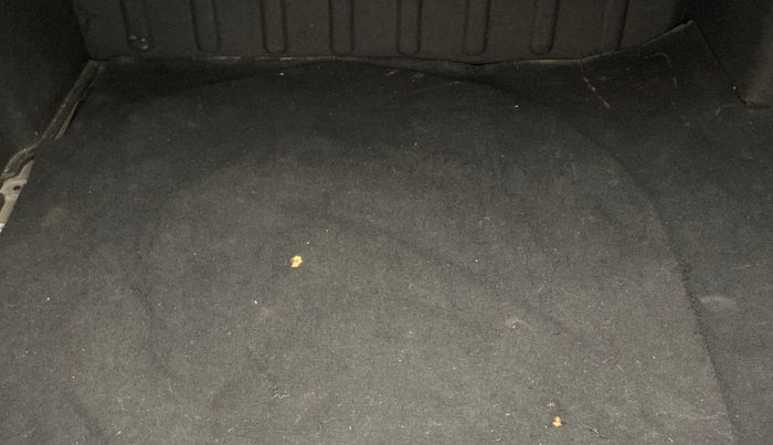 2014 Hyundai Verna FLUIDIC 1.6 VTVT SX, Petrol, Manual, 1,15,057 km, Boot Inside