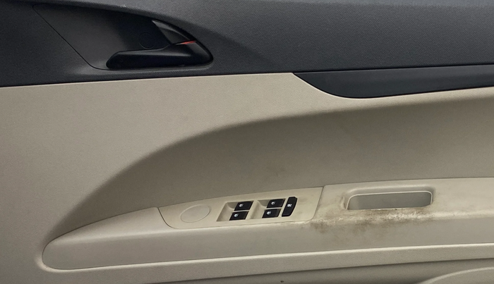 2019 Mahindra MARAZZO M2 8 STR, Diesel, Manual, 1,15,714 km, Driver Side Door Panels Control