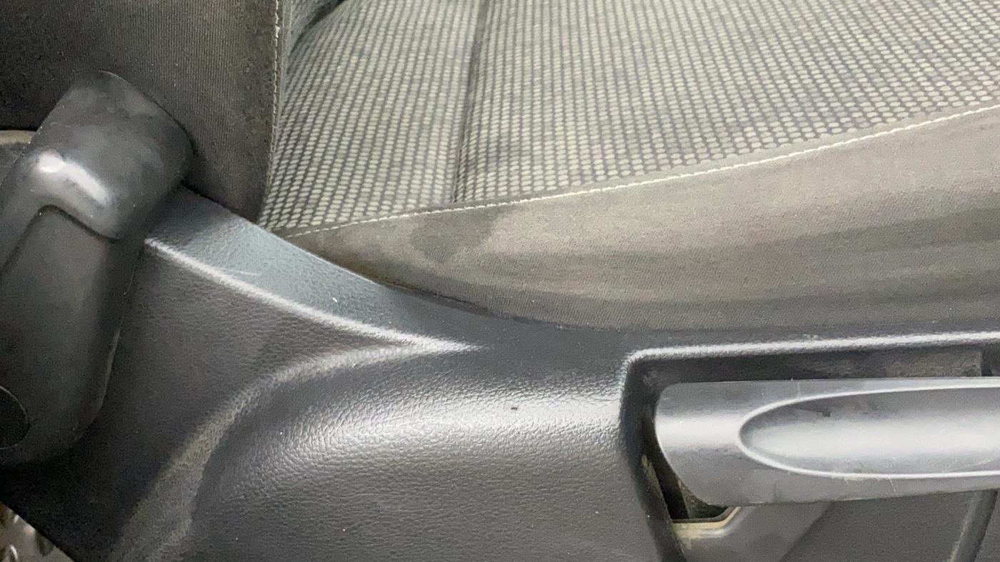2014 Volkswagen Polo COMFORTLINE 1.2L, CNG, Manual, 27,968 km, Driver Side Adjustment Panel